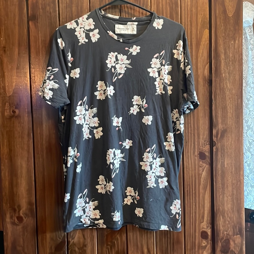 Abercrombie & Fitch floral T-shirt